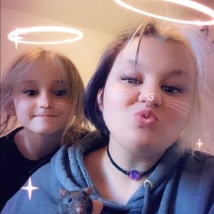 Meet your Posher, Dakota